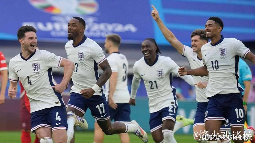 卡拉格：罗杰斯若持续出色表现，有望成为英格兰10号位主力